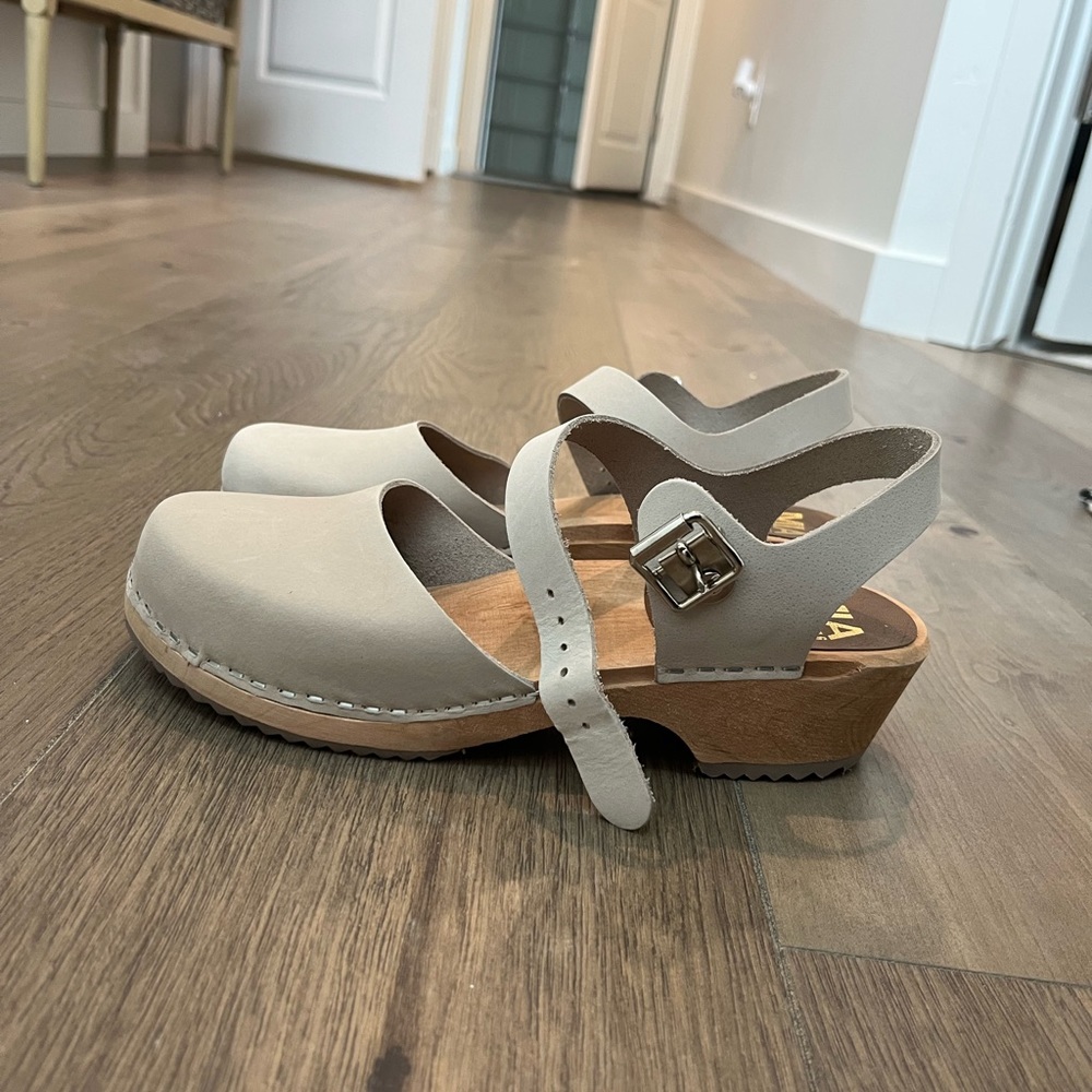 MIA Swedish clogs NWOT